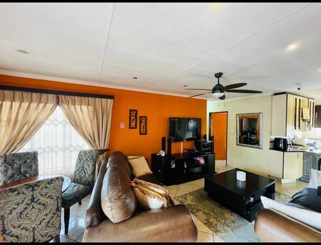 2 BEDROOM HOUSE FOR SALE IN CLAYVILLE
